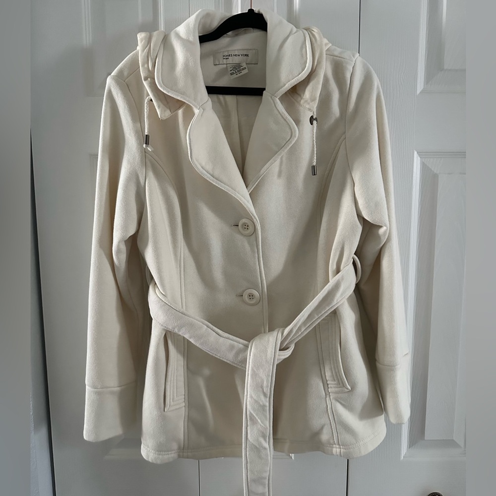 Jones New York Cream Trench Coat with Belt